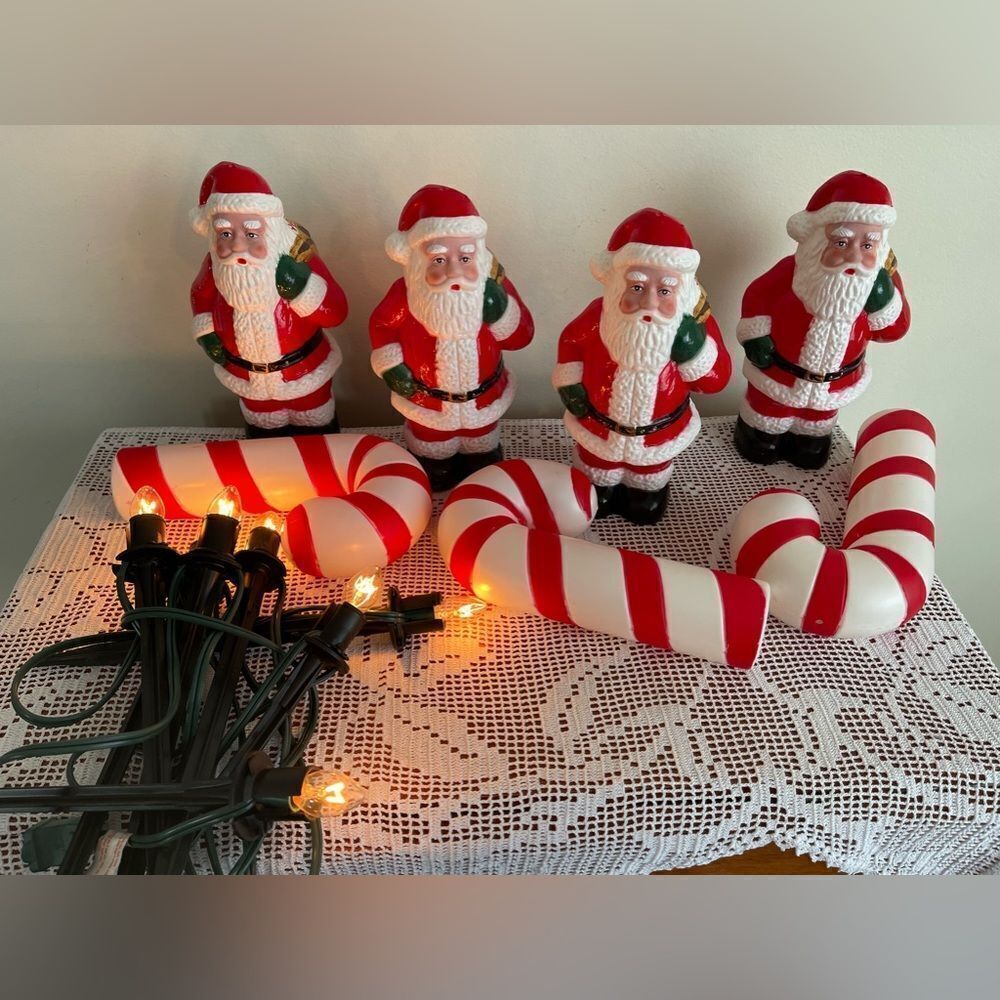 Set of 7 Vintage DYNAGOOD lighted garden stakes Santa Clauses & Candy Canes Xmas